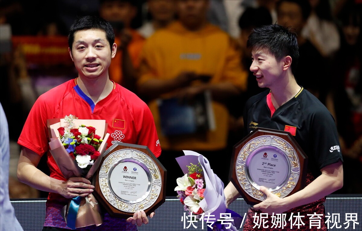 但他注意到 但他注意到